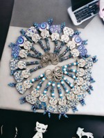 Porte-clés figurine en alliage métallique avec embouts émaillés uniques et forme 3D