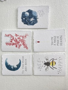 Tarjetas de invitación con bordes de cubierta impresas personalizadas impresas en papeles de algodón ecológicos hechos en tamaño 5*7 pulgadas ideal para reventa - Product Image 3