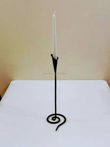 Chandelier élégant en fer forgé Calla Flower Bougeoir en métal fabriqué à la main avec fil tourbillon pour les occasions de Noël - Product Image 3