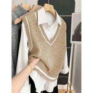 Gilet en tricot sans manches pour femme, col en V, en laine vintage, avec bordure contrastée - Product Image 1