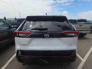 Autos usados más vendidos 2024 RAV.4 XLE 4 puertas SUV - Product Image 2