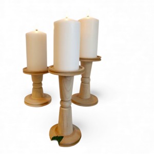 Candelabros Rústicos de Madera Tallada con Base de Pedestal Clásica para Decoración del Hogar Atemporal - Product Image 3