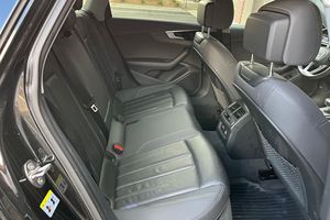 Voiture d'<span class=keywords><strong>occasion</strong></span> propre à faible kilométrage, <span class=keywords><strong>Audi</strong></span> <span class=keywords><strong>A4</strong></span> <span class=keywords><strong>Allroad</strong></span> 2021, prête à être expédiée dans le monde entier. - Product Image 5