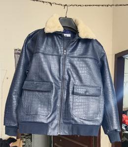 Blouson Bomber Homme OEM en Cuir de Mouton Véritable de Haute Qualité, Imperméable, Épais, Grande Taille, avec Fermeture Éclair, Gaufré, Coupe Ajustée, Style Vintage, Hiver - Product Image 2