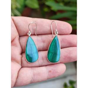 ต่างหูเงินแท้ 925 รูปทรงลูกแพร์ประดับมาลาไคต์ ทำด้วยมือ พร้อมทอง 18k ของขวัญสุดเพอร์เฟคสำหรับเธอ - Product Image 4