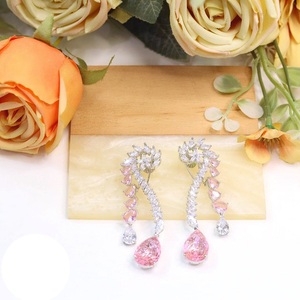 ต่างหูเพชรเพทายสีเงินที่มีสไตล์พร้อมต่างหูหินสำหรับผู้หญิงสาวๆสำหรับตอนเย็นเหมาะสำหรับใส่ไปปาร์ตี้แฟชั่น - Product Image 1