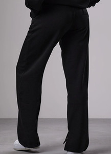 Pantalon de jogging surdimensionné avec logo personnalisé noir pour femmes jambe droite pantalon de survêtement en coton mélangé tissu doux pour femmes pantalon et pantalon pour femmes - Product Image 2