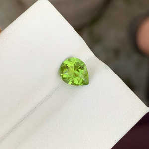 100% หินเพอริดอตธรรมชาติที่ผ่านการรับรองแล้วรูปทรงลูกแพร์เจียระไนแบบหลวมขนาดไม่ผ่านการรับรองอัญมณีสำหรับการใช้ทำเครื่องประดับ - Product Image 3