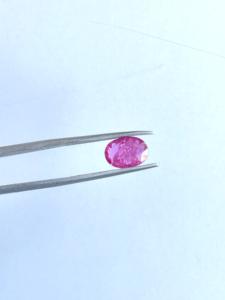 พลอยทับทิมสีชมพูโมซัมบิกแท้ รูปไข่เจียระไน 1.36 กะรัต คุณภาพสูง ไม่ผ่านการอบความร้อน เหมาะสำหรับทำเครื่องประดับ - Product Image 5