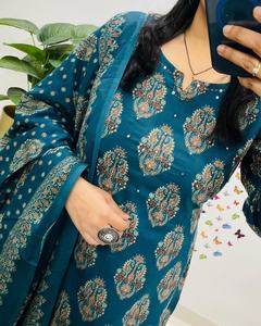 Kurtis indiens ethniques les plus vendus en gros longs courts et une ligne de styles pour l'exportation disponibles à la quantité en vrac - Product Image 5