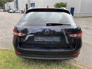 Sedán Usado en Venta 2024, Excelente Estado, Automático, Asientos de Cuero Eléctricos, Techo Panorámico, Cámara Trasera 360, Diésel - Product Image 5