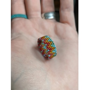 Bagues en perles de rocaille réglables de qualité supérieure pour femmes avec des conceptions personnalisées bijoux à la mode faits à la main disponibles pour le prix d'exportation - Product Image 4