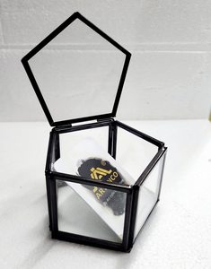 Haute qualité Logo personnalisé boîte à bijoux en verre noir stockage décoratif en métal en laiton verre emballé Carton-disponible en vrac - Product Image 1