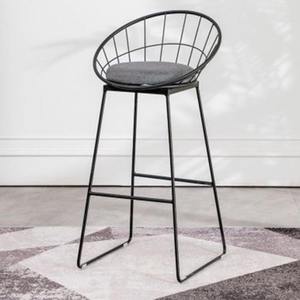 Tabouret en fer décoratif élégant avec détails dorés parfait pour les intérieurs haut de gamme de maisons élégantes et les salons modernes - Product Image 1
