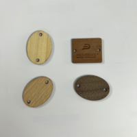 Étiquettes suspendues en bois personnalisées OEM ODM de haute qualité |   Étiquettes de vêtements écologiques pour sacs et chaussures, couleur et forme personnalisées, Chine