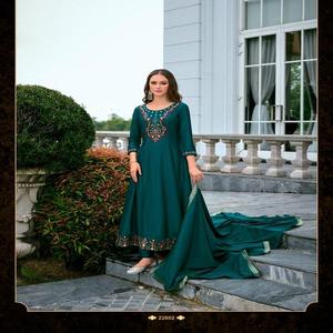 Calidad de exportación India Venta caliente Vichitra Silk Kurti con pantalón y Dupatta con bordado y trabajo manual Compras en línea India - Product Image 1
