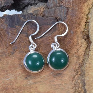 Recién llegado, pendientes hechos a mano de Plata de Ley 925, cabujón de ónix verde genuino de 12mm, ajuste de bisel, gota Natural con patrón de paz - Product Image 2