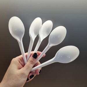 Cucharas de plástico desechables de fábrica para fiesta restaurante comida rápida Picnic desechable 15cm 2.1gr personalizado - Product Image 5