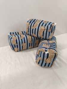 Juego de 3 Bolsas de Maquillaje Acolchadas de Algodón con Estampado de Leopardo, con Cierre de Cremallera, Ligeras, para Viaje y Organización, de Rajastán - Product Image 4