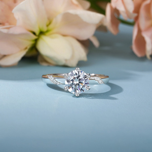 Anillo de Boda Solitario de Moissanita con Corte Ovalado Personalizado Jeulia - Joyería Fina Chapada en Platino para Mujer - Product Image 4