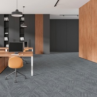 Dalles de moquette en nylon robustes 33,3x100cm à boucles denses, ignifuges, pour bureaux modernes et hôtellerie
