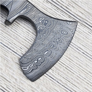 Tête de hache en acier damas fabriquée à la main avec des motifs en couches naturelles pour l'artisanat du bois en plein air et les projets d'outils rustiques - Product Image 3