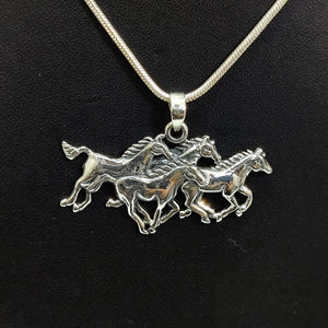 Pendentif animal tendance en or 18 carats de 5,2 grammes avec chaîne perlée, or blanc, or rose, or 18 carats, orné d'améthyste, de diamant et de perle - Product Image 1