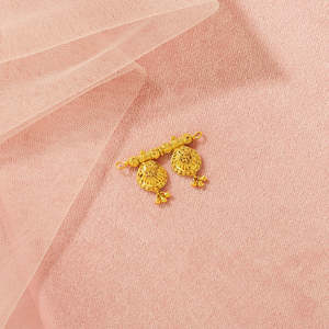 Colgante de Oro Svara Watimani con Diseño de Mangalsutra - Product Image 1