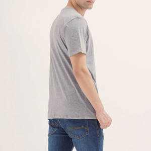 T-shirt personnalisé avec logo, 100% coton, style streetwear, imprimé DTG, couleur unie, vente en gros, qualité supérieure, séchage rapide et respirant - Product Image 3