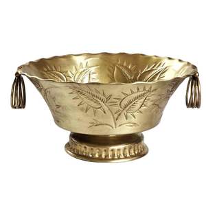 Cuenco de latón de tamaño mediano con lados en relieve y base duradera, ideal para rellenos decorativos o servir frutas - Product Image 2