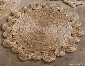 Table ronde tissée en jonc de mer faite à la main écologique avec napperon à pompon - Product Image 6