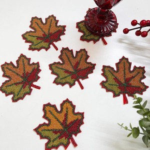 Ensemble de 4 sous-verres ronds perlés en métal étain plaqué or Ensemble de 4 sous-verres ronds perlés en métal étain plaqué or Ensemble de 4 - Product Image 6