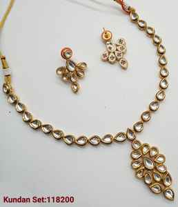 ENSEMBLE DE BIJOUX INDIENS TRADITIONNELS ET À LA MODE EN CUIVRE ENSEMBLE DE BIJOUX DE MARIAGE POUR FEMMES BOUCLES D'OREILLES ET COLLIER - Product Image 1