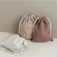 Sac à poussière en coton durable et tendance avec options personnalisées, certifié GOTS, impression CMYK, épaisseur 120-250 GSM