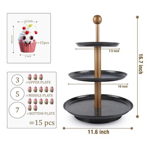Support à cupcakes moderne à 3 niveaux en métal noir, écologique et fait main, avec plateau de service à pilier doré, présentoir industriel pour desserts et fêtes - Product Image 6
