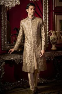 2025 @ elegante bordado en el vestido de pantalón y Sherwani dorado personalizado para hombres con cuentas de cristal adornadas, Dabka, trabajo de piedra - Product Image 2