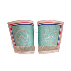 Conjunto de Puños de Guantelete Bordados a Mano de Alta Calidad con Flecos de Trenza Dorada para Ceremonias - Product Image 1