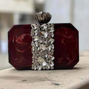 Pochette en résine tendance, élégante pour un cadeau de mariage, une fête, pochette à main avec une belle décoration - Product Image 3