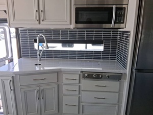 Autocaravana Usada F-l-e-e-t-w-o-o-d Bounder 35K 2023, Casa Rodante con Techo Elevable, Compatible con Camiones y Automóviles, para 4-6 Personas, Euro 6 - Product Image 4