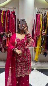 Ensemble de vêtements ethniques brodés de fleurs pour femmes - Product Image 3