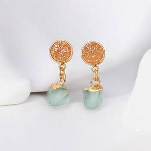 Boucles d'oreilles pendantes en pierre brute de fluorite verte et druzy DIY - Boucles d'oreilles de naissance - Boucles d'oreilles à breloques faites à la main - Product Image 1