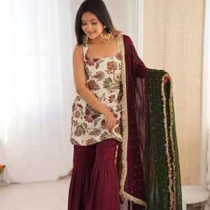 Ensemble Kurti Sharara pour femmes avec imprimé floral de créateur et dupatta - Product Image 1