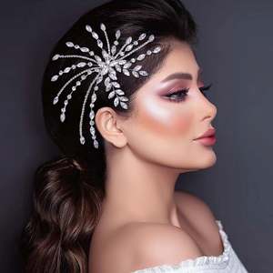 Peineta para el Cabello Bridella BHP557-S con Pedrería Plateada, Hecha a Mano, Cómoda, Ajuste Seguro, Decoración de Cabello Elegante para Novias y Damas de Honor - Product Image 6