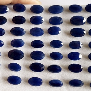 El hermoso zafiro azul natural no calentado y no tratado con calidad AAA y brillo excepcional lo hace raro para la joyería - Product Image 1