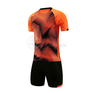 Conjunto de fútbol con jersey de color clásico y pantalones cortos a juego para la práctica diaria, uniforme de fútbol para adultos - Product Image 1