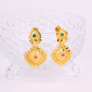 ต่างหูแบบห้อยแฟชั่นสำหรับผู้หญิงทำจากทองเหลืองทองแดงชุบเคลือบสีทองสำหรับงานแต่งงานและโอกาสพิเศษ - Product Image 2