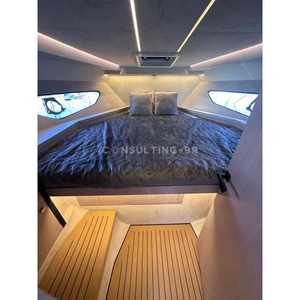 Yacht à moteur Focus 3X, luxe, moteur inboard, yacht sportif, console centrale en fibre de verre pour les excursions, la navigation, la pêche et les sports nautiques - Product Image 5