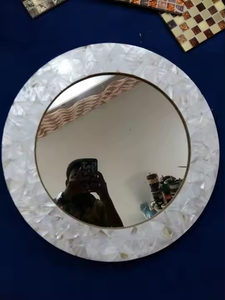 Marco de Espejo Decorativo de Pared Hecho a Mano con Incrustaciones de Hueso Plateado Moderno, Decoración Única para el Hogar, Procedente de la India por Crescent Crafts - Product Image 2