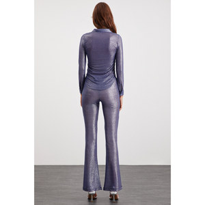 ETHIQUET Bettie Camisa de tela brillante de corte ajustado para mujer - Product Image 4