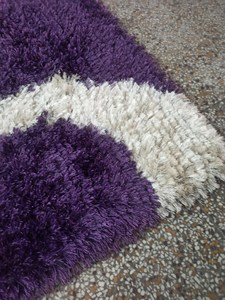 Alfombra de seda con patrón bordado de calidad estándar para uso doméstico y hotelero disponible a precio mayorista de la India - Product Image 5